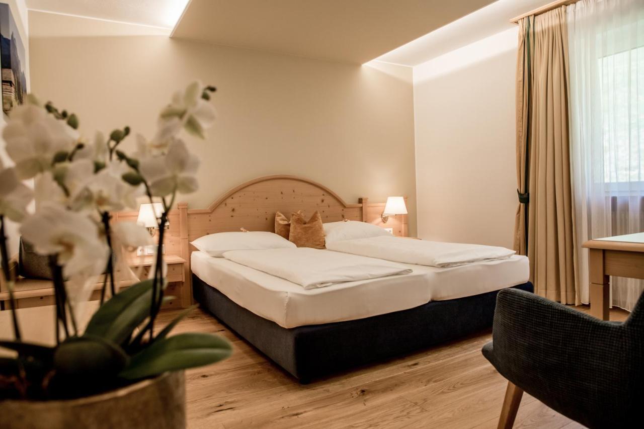 Hotel Gruber Sexten Bagian luar foto