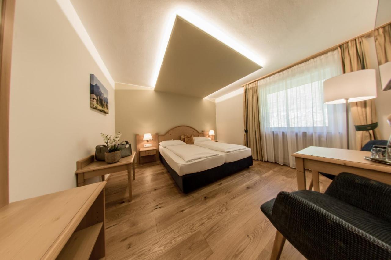 Hotel Gruber Sexten Bagian luar foto