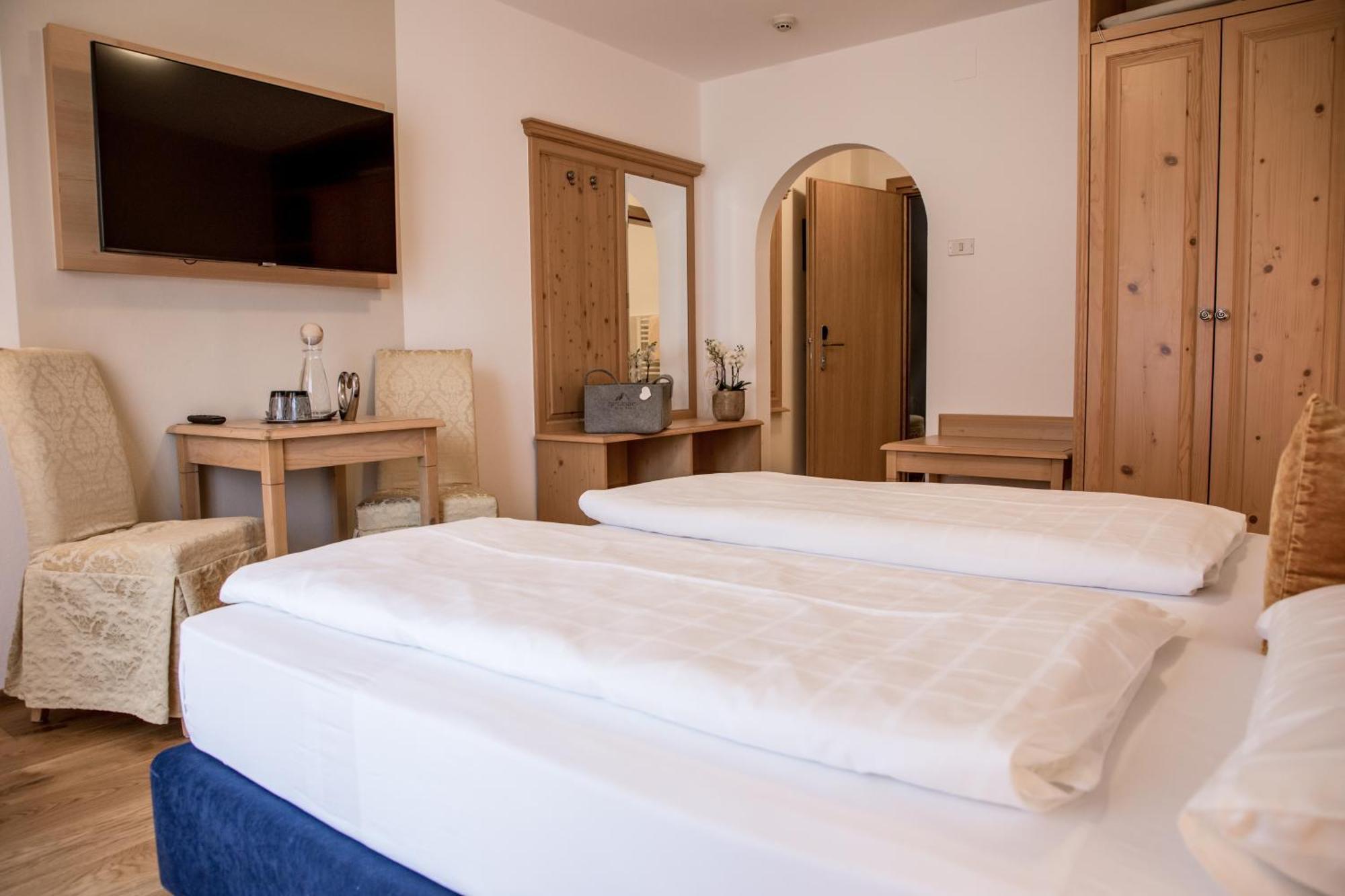 Hotel Gruber Sexten Ruang foto