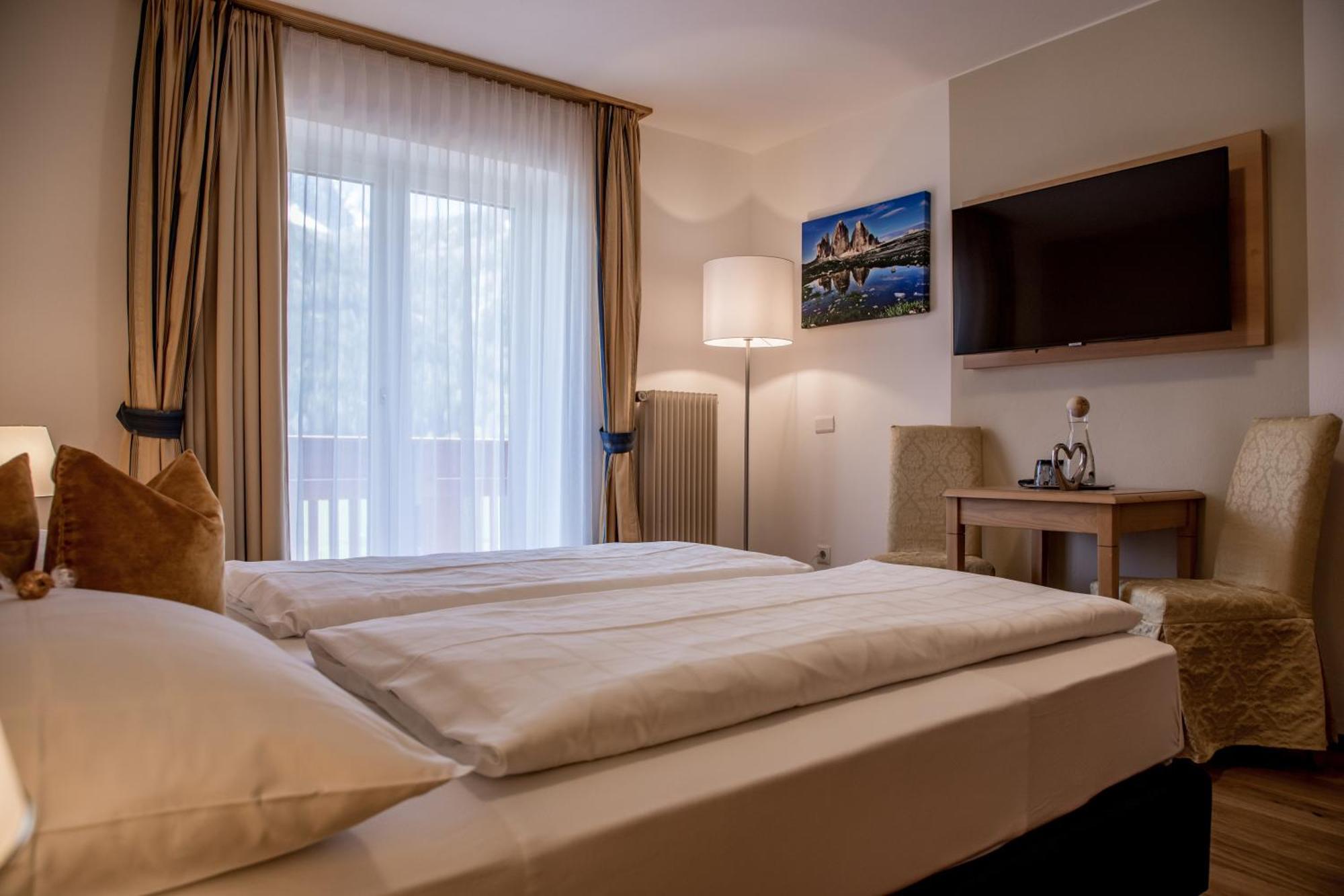 Hotel Gruber Sexten Ruang foto