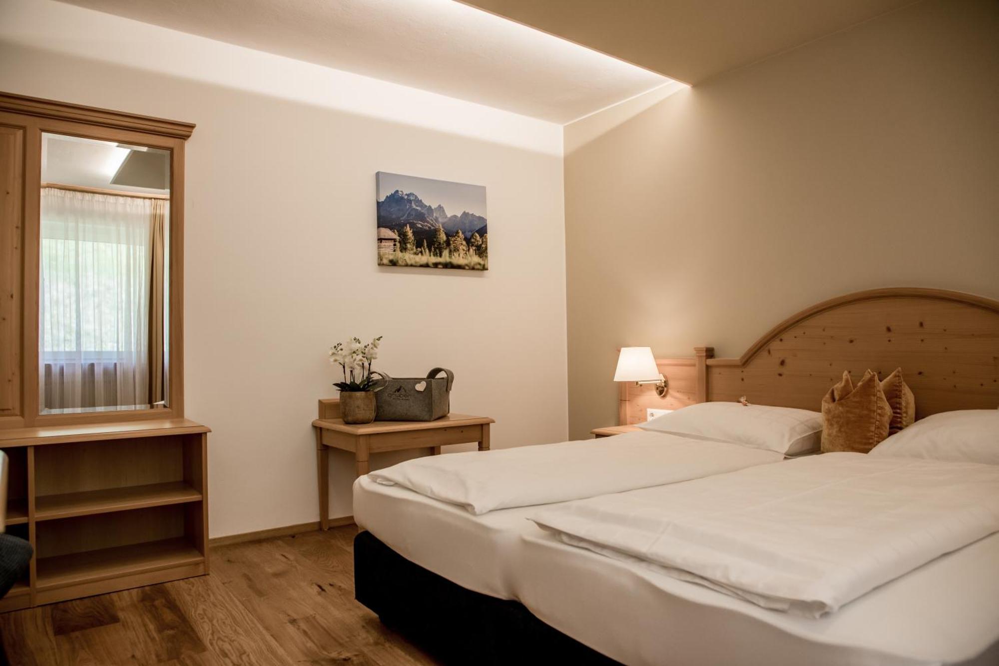 Hotel Gruber Sexten Ruang foto