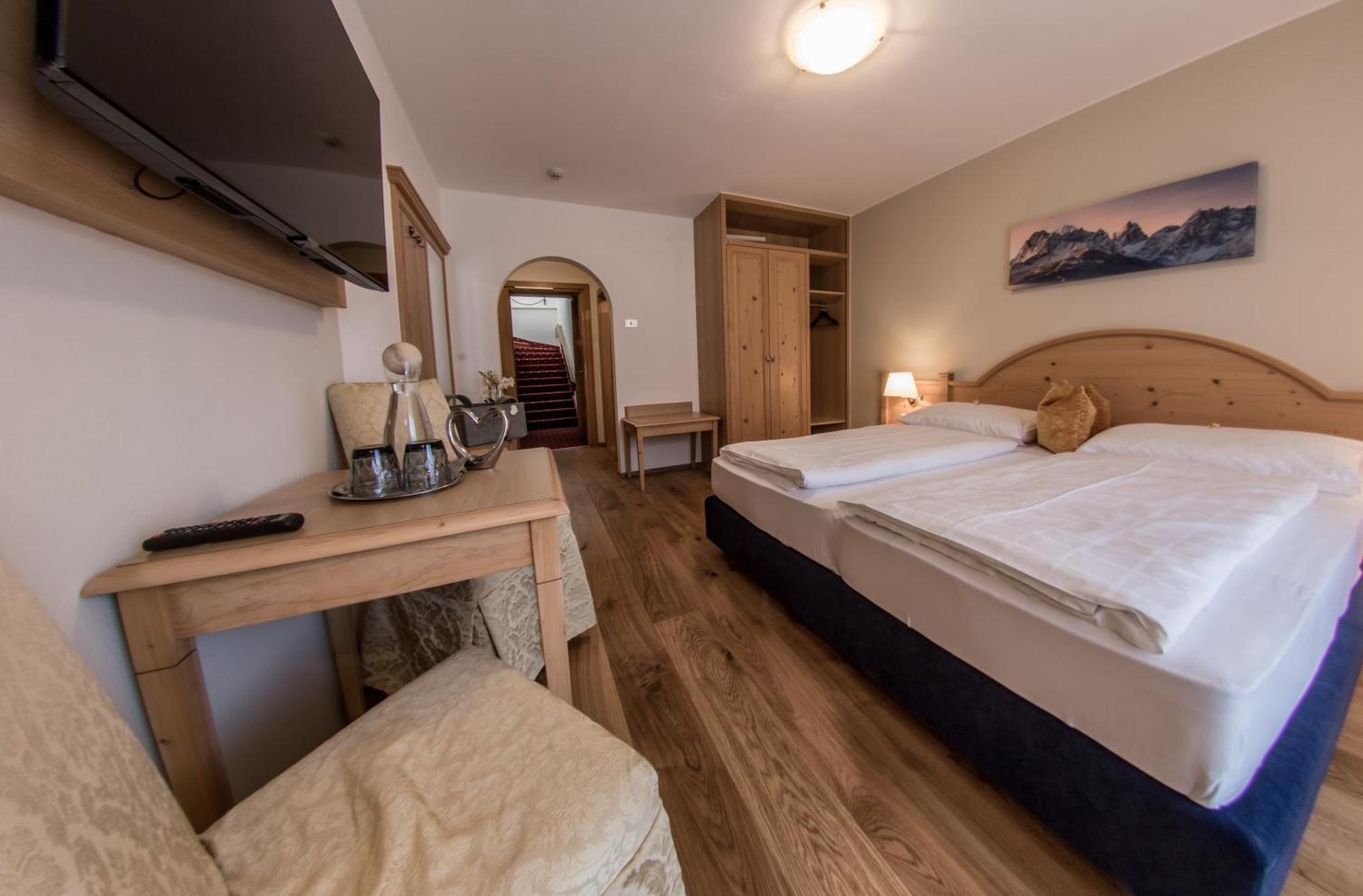 Hotel Gruber Sexten Ruang foto